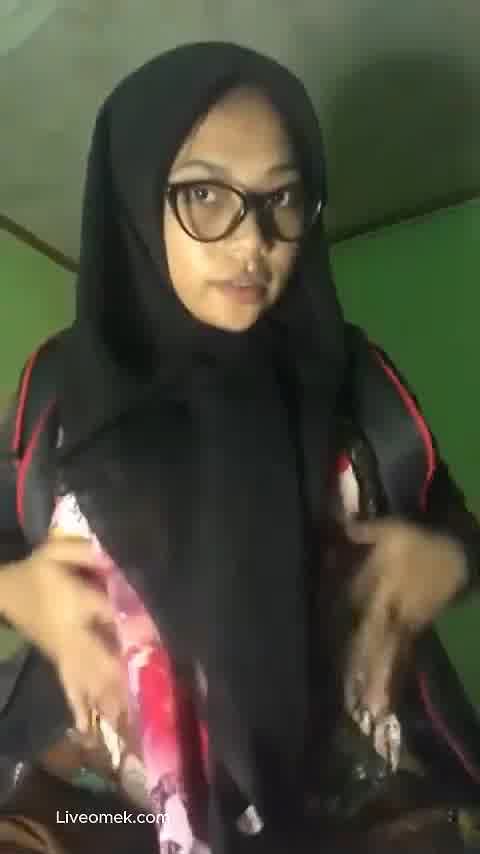 Ukhty Suka Pamer Bogel Sebelum Kerja