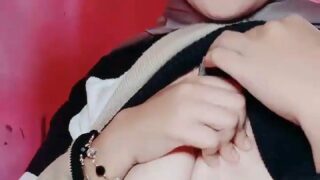 RIRI Perawan Tua Pamer Buah Dada