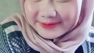 Teh Cantika Berani Buka Baju Pamer Payudara