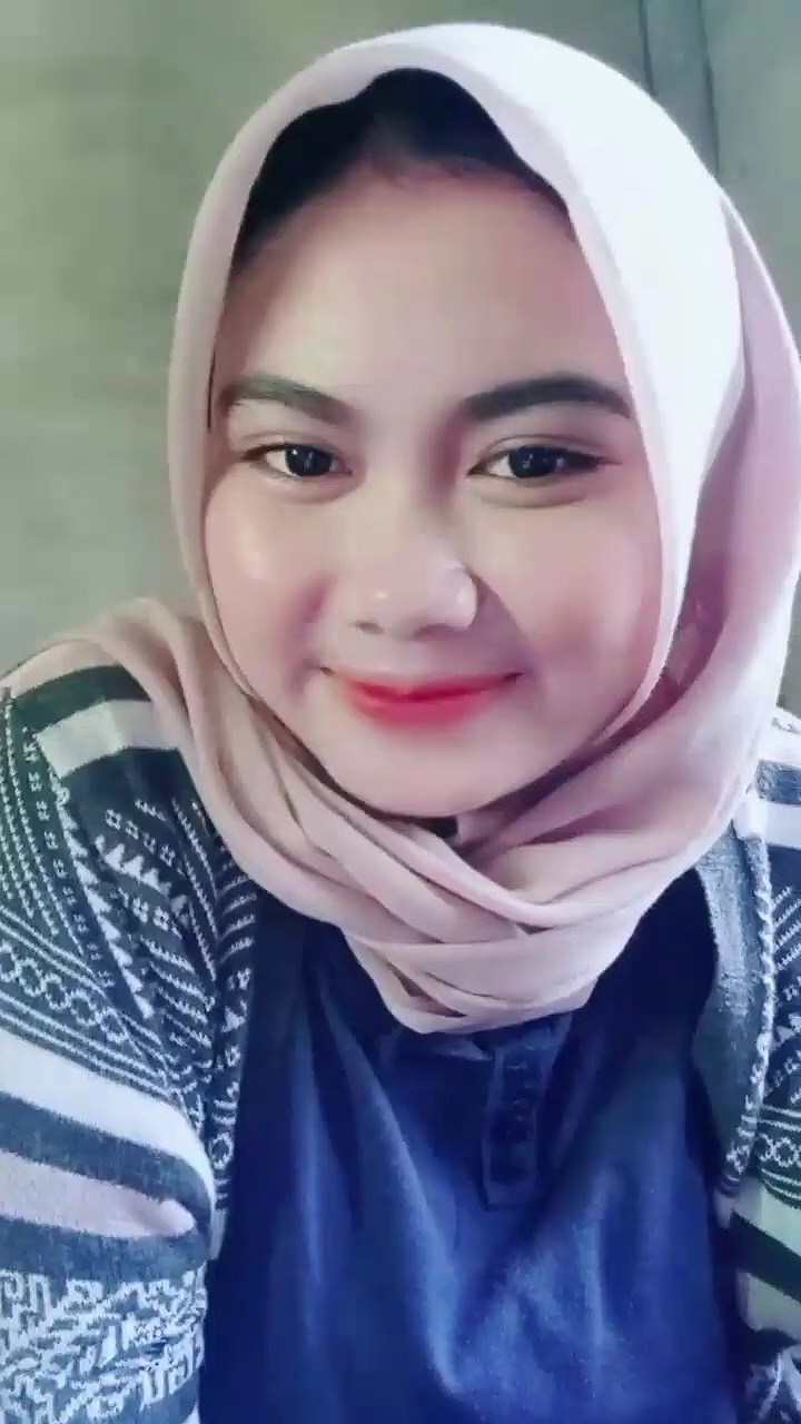 Teh Cantika Berani Buka Baju Pamer Payudara