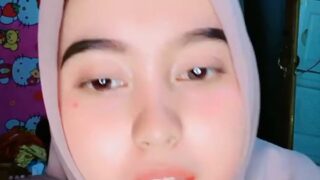 XD Jilbab Manis Pamer Susu Memek Tembem