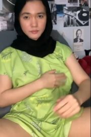 Mbak Tina Buka Daster Bugil Omek