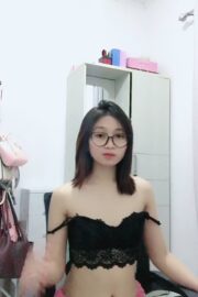 Pinky Cantik Kacamata Live Colmek Hot