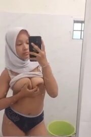 Viera Gadis Jilbab Suka Pamer Body Lanjut Omek