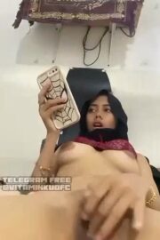 Cewek Hijab Malay Ngocok Terangsang Lihat Bokep