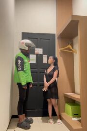 CELVA Cewek Mungil Ajak Ojol Masuk Kamar Gaskan Ewe