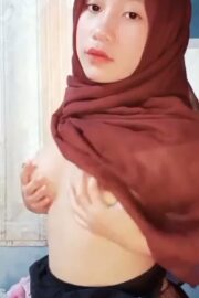 Remaja Hijab Buka Kancing Baju Omek Bikin Halu