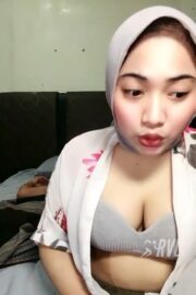 IMA Hijab Live Ngentot Dengan Cowok Selingkuhan