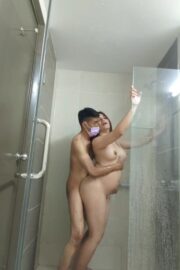 TANTE Shemale Main Puasin Brondong