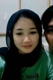 ICA Cantik Lepas Hijab Dientot Host Deamlike