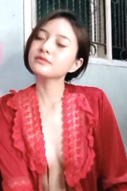 Cindy Cantik Baju Merah Tanpa Daleman