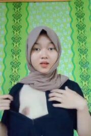 RANIA Cewek Hijab Telanjang Lalu Colmek Parah