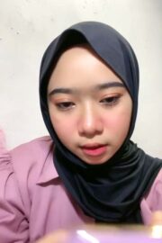 SARAH Hijab Gemoy Colmek Memek Becek