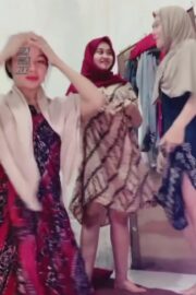 Kelakuan Cewek-Cewek Kosan Pamer Body Rame2